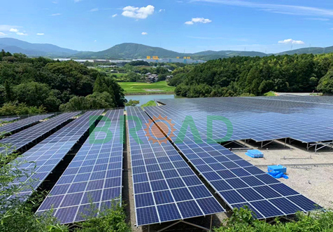 넓은 태양 광 설치 시스템을 갖춘 독립형 태양 광 발전소